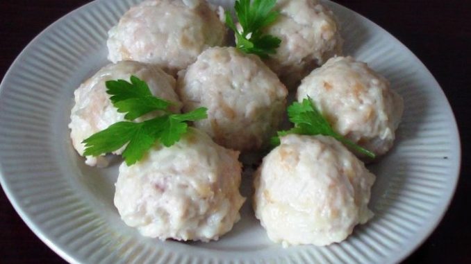 tefteli-iz-indejki-v-smetannom-souse