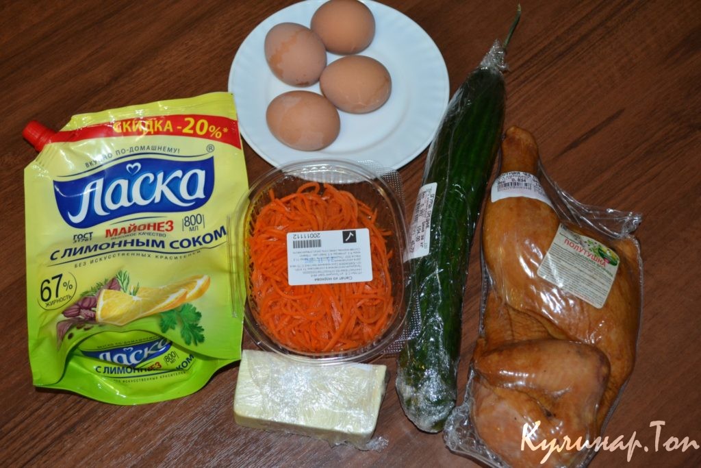 Слоеный салат с копченой курицей