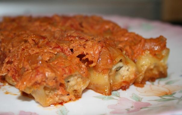 kannelloni-s-vyalenymi-pomidorami-i-sousom-pesto