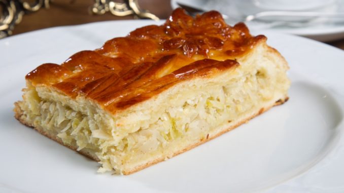 klassicheskij-pirog-s-kapustoj