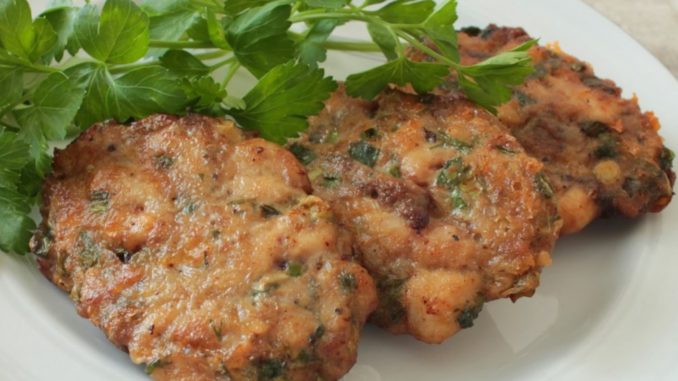 kotlety-iz-rublenoj-kurinoj-pecheni