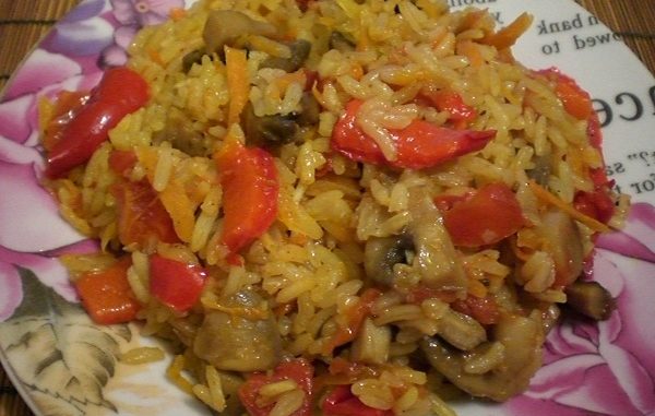 plov-s-gribami-i-pomidorami