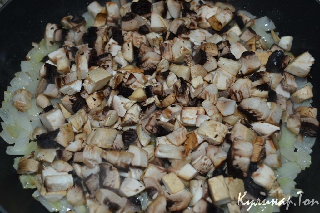 Красный рис с грибами и овощами