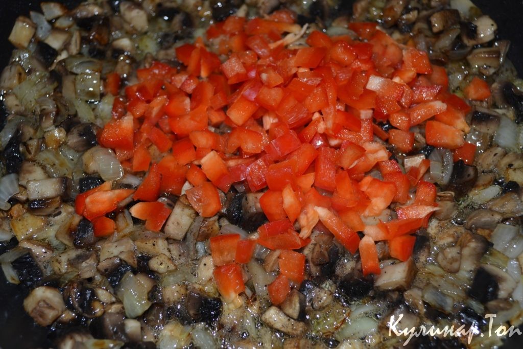 Красный рис с грибами и овощами