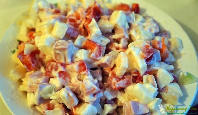 salat-iz-kolbasy-i-yablok