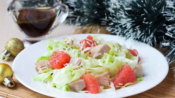 Delicious fresh salad with grapefruit, chicken, lettuce, cheese
