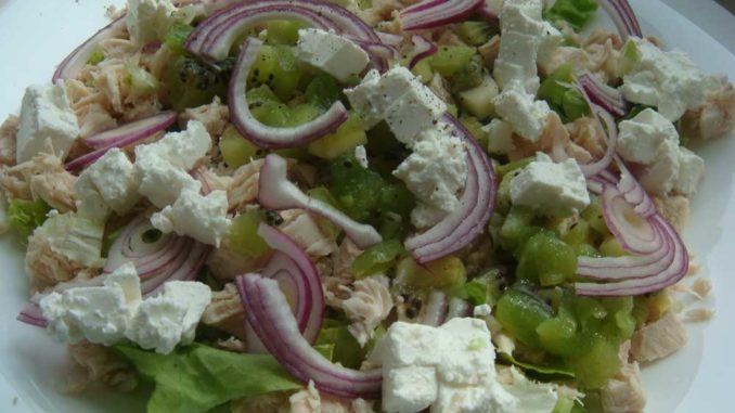 salat-iz-kuritsy-s-kivi