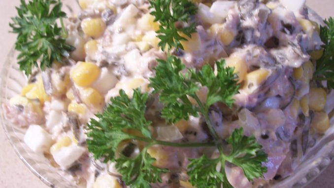 salat-iz-morskoj-ryby-i-fasoli