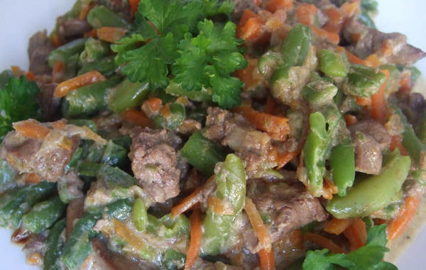 salat-iz-pechenki-so-struchkovoj-fasolyu