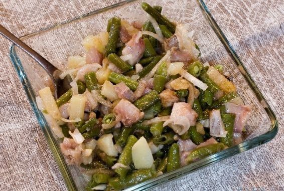 salat-iz-seldi-fasoli-i-yablok