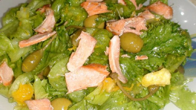 salat-iz-semgi-s-apelsinom-i-olivkami
