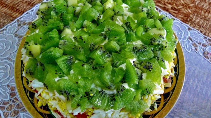 salat-s-kivi-i-kuritsej
