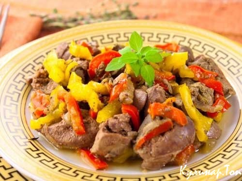 salat-s-kurinoj-pechenkoj-i-bolgarskim-pertsem