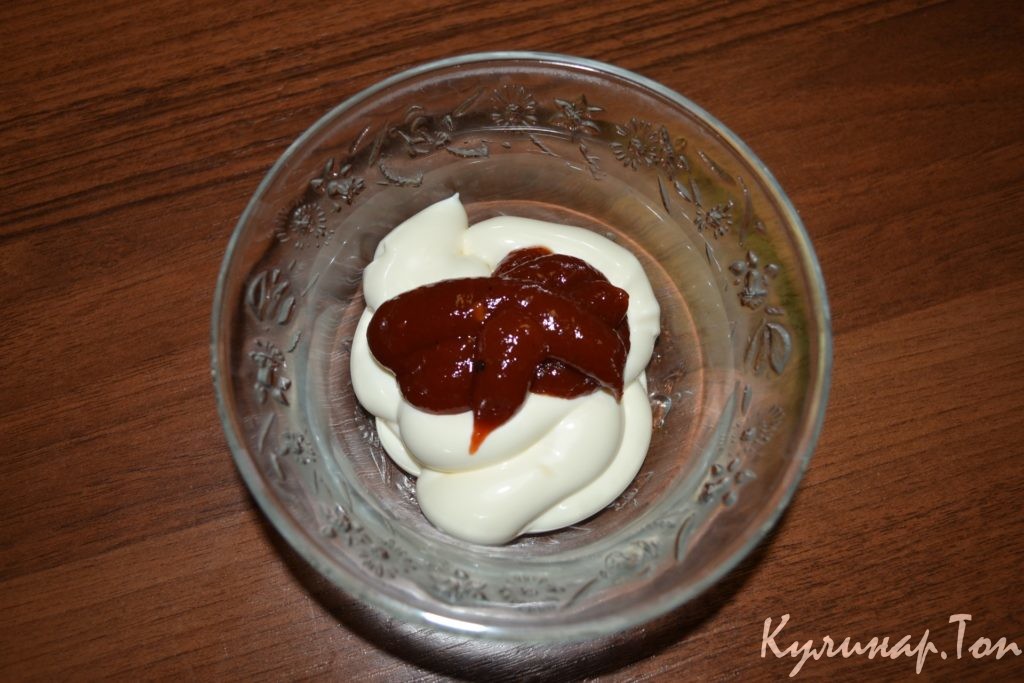 Куриная грудка "Сюрприз" с соусом Куриная грудка "Сюрприз" с соусом