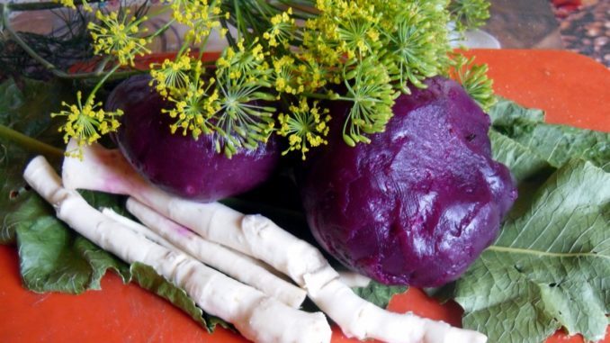 svekla-s-hrenom-morkovyu-i-spetsiyami