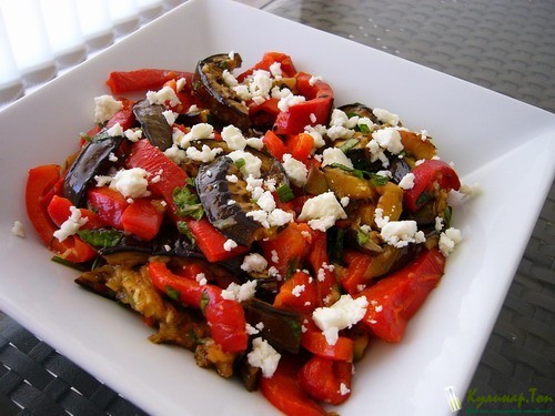 teplyj-salat-s-baklazhanami-i-gretskimi-orehami