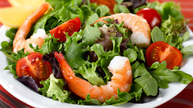 zelenyj-salat-s-krevetkami