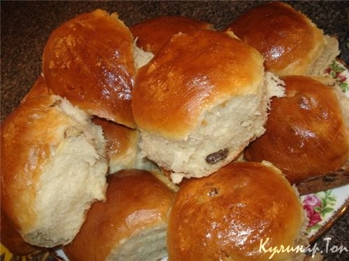 Булочки с изюмом и орехами