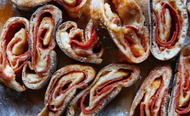 Быстрая пицца с сыром и пепперони