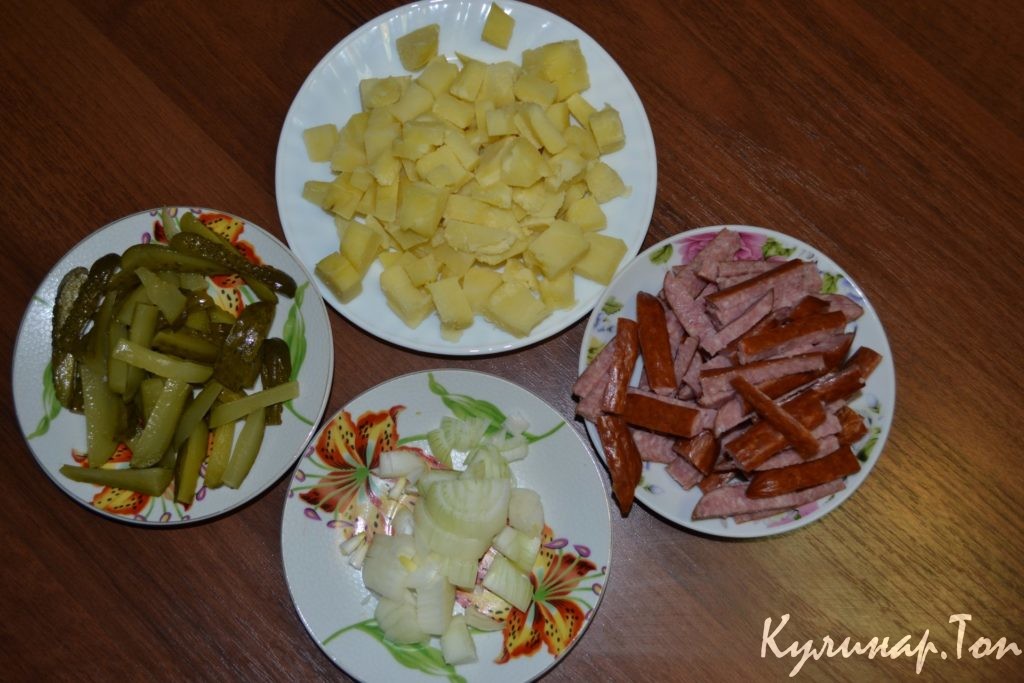 Картофельный салат с колбасками