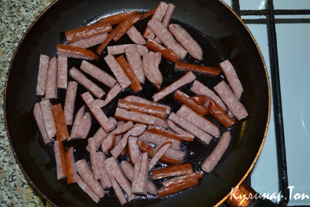 Картофельный салат с колбасками
