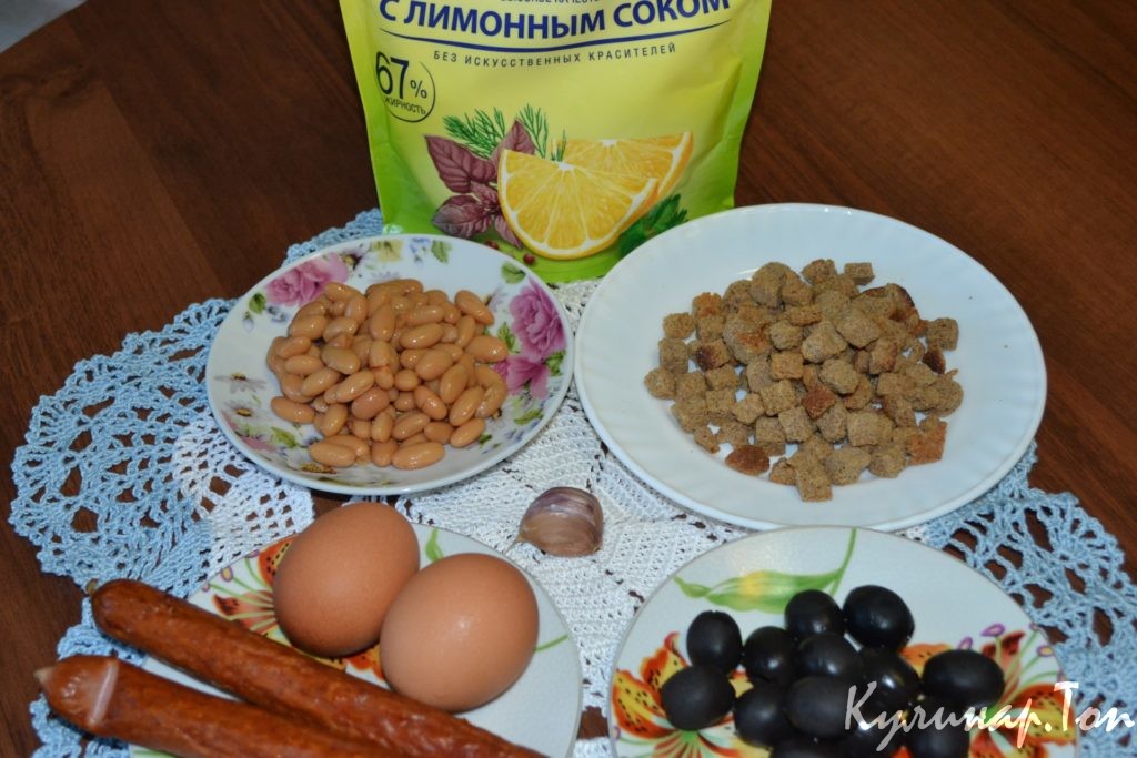 Салат с охотничьими колбасками