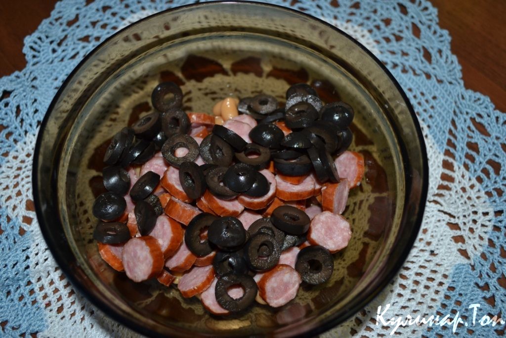 Салат с охотничьими колбасками Салат с охотничьими колбасками