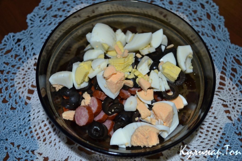 Салат с охотничьими колбасками Салат с охотничьими колбасками