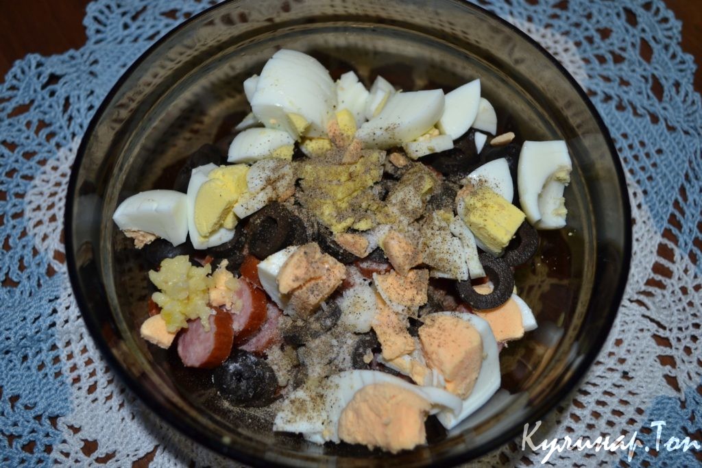 Салат с охотничьими колбасками Салат с охотничьими колбасками
