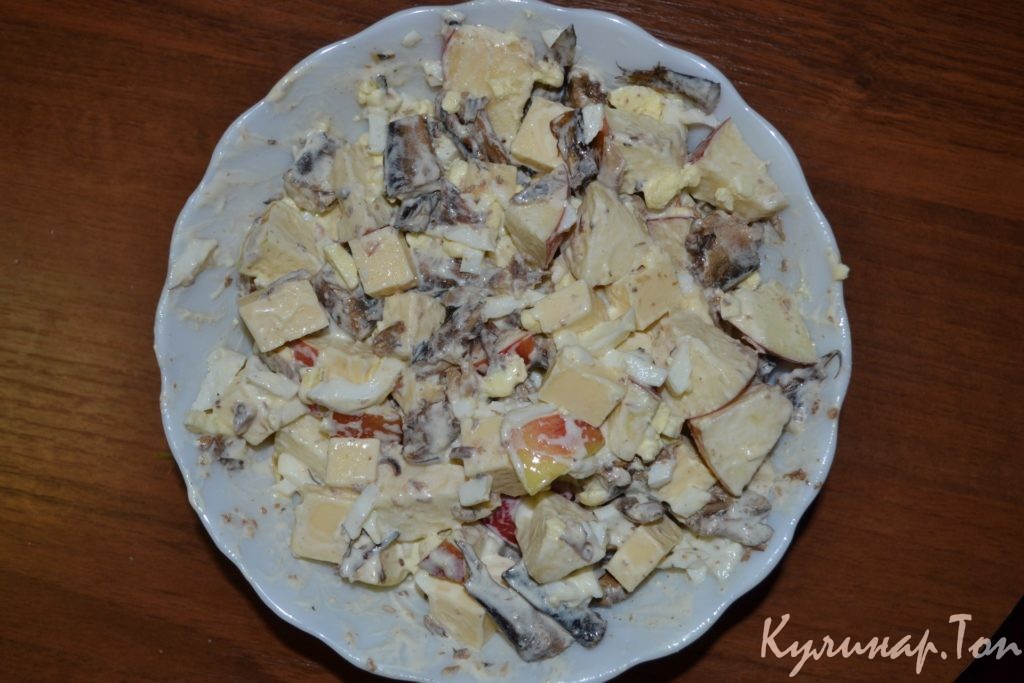 Салат из шпрот с яблоком Салат из шпрот с яблоком