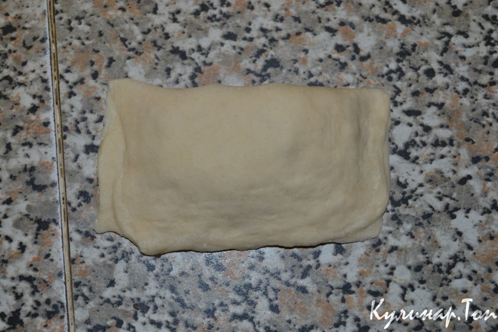 Слоеные пирожки с грибами и сыром