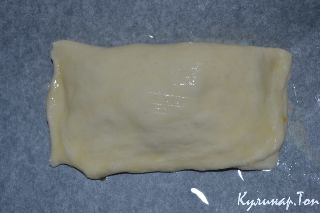 Слоеные пирожки с грибами и сыром