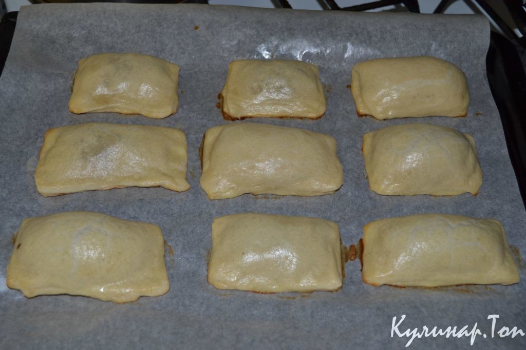Слоеные пирожки с грибами и сыром