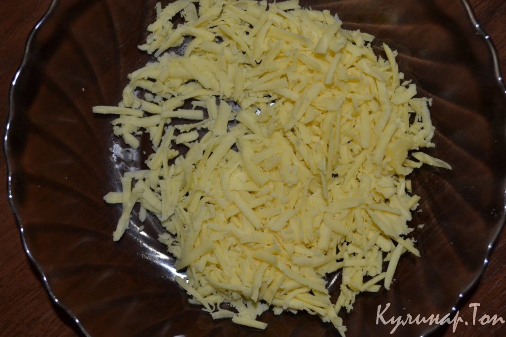 Слоеные пирожки с грибами и сыром