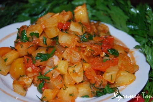 Кабачки, тушенные с луком