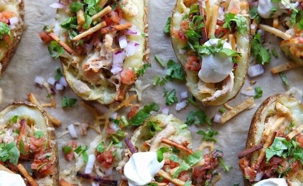 Картофель, фаршированный курицей и луком