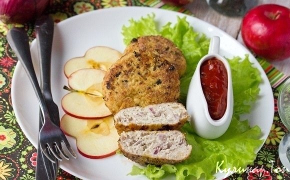 Котлеты из индейки с яблоком