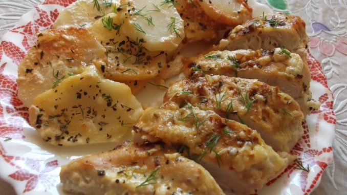 Куриные грудки, запечённые в сливках