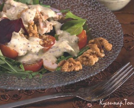 Куриный салат с орехами и помидорами