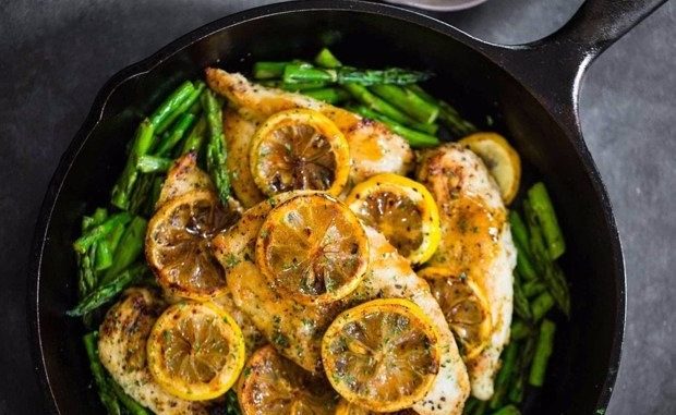 Курица с лимоном и спаржей