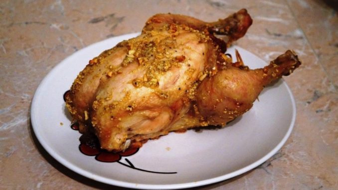Курица с яблоками под чесночно-ореховым соусом