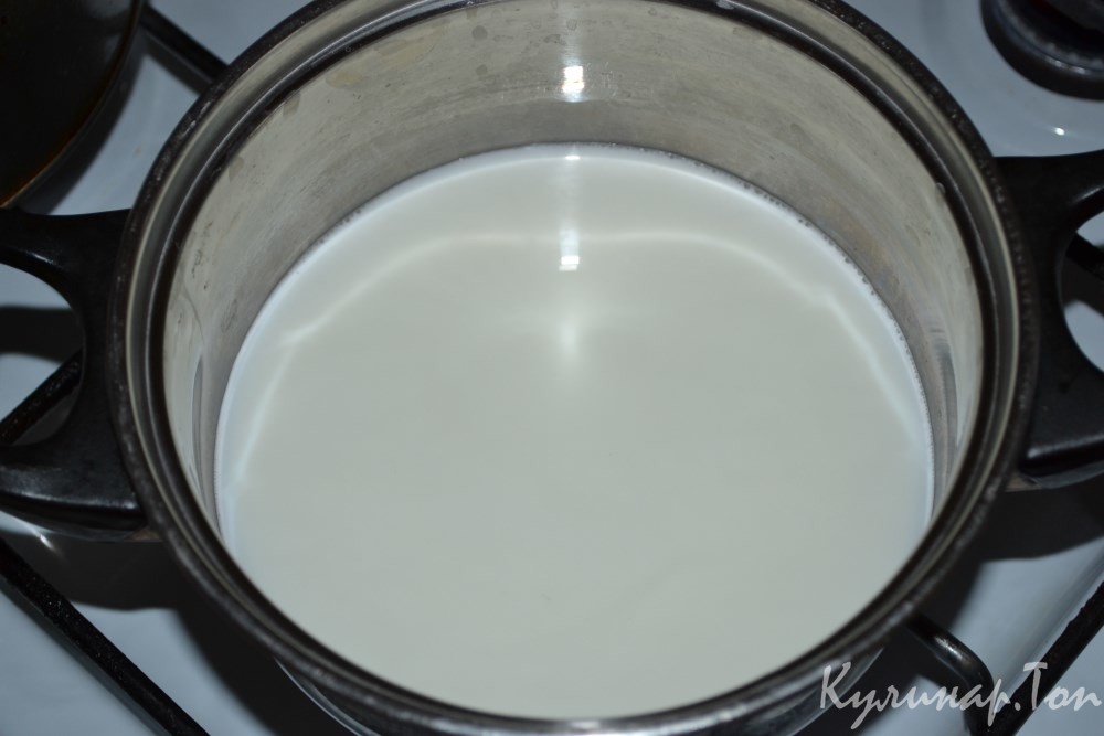 Манная каша с изюмом