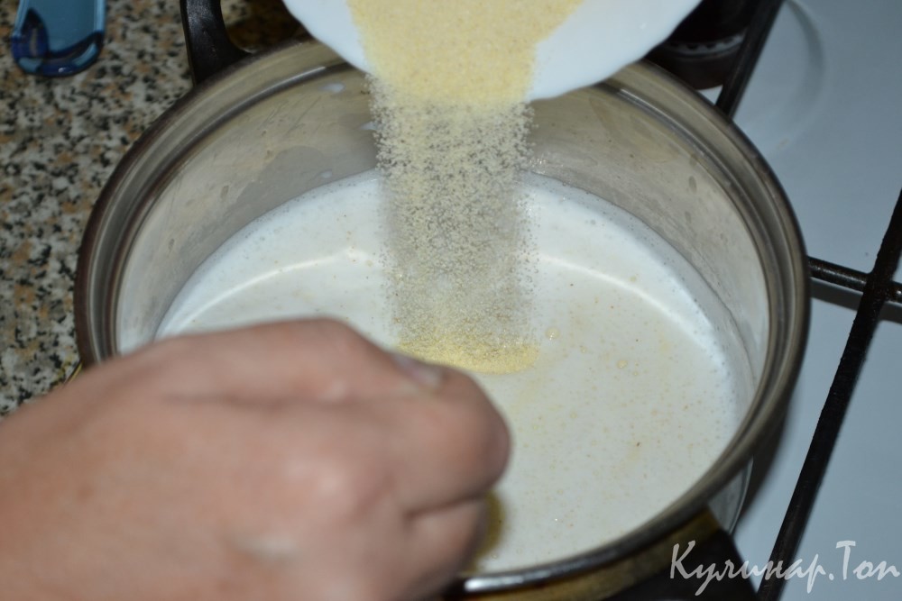 Манная каша с изюмом