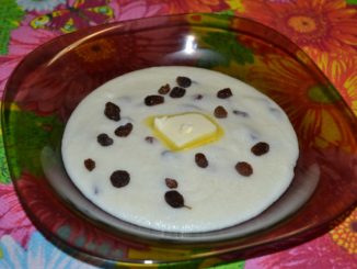 Манная каша с изюмом