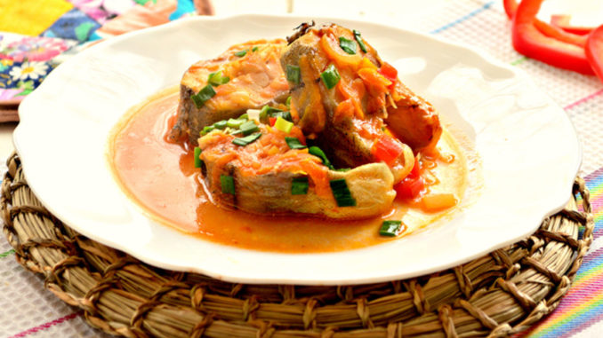 Минтай с овощами