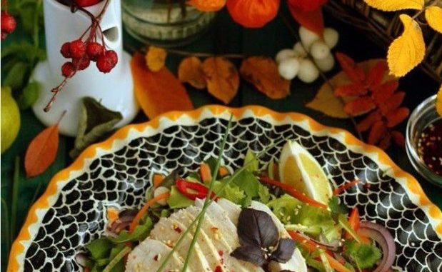 Острый салат с курицей