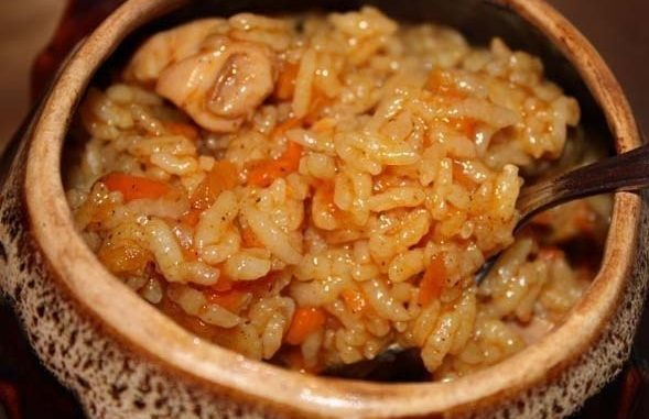 Рис с курицей в горшочках