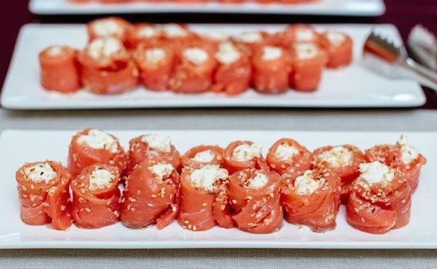 Рулетики из форели с творожным сыром