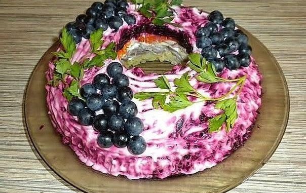 Салат Черная гроздь