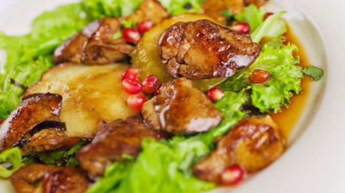 Салат из бараньей печенки с грушей
